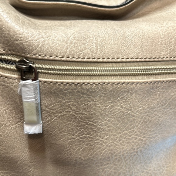 A vegan handbag, style type shoulder hobo cross-body with an extra strap - Picture 6 of 15